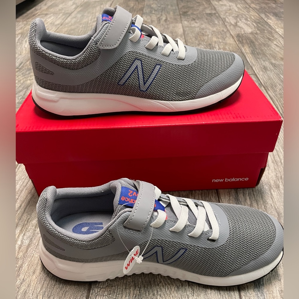 NWT New Balance, Hook & Loop 6W Boys Gray & White
